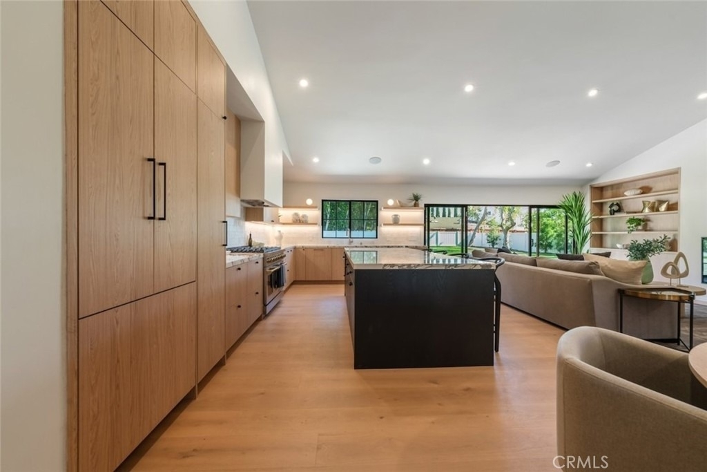 8960 Oak Park Avenue - Photo 41