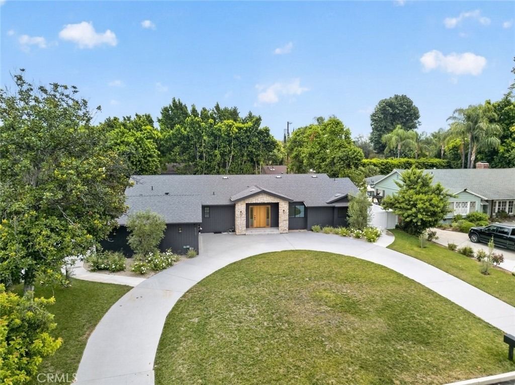 8960 Oak Park Avenue - Photo 1