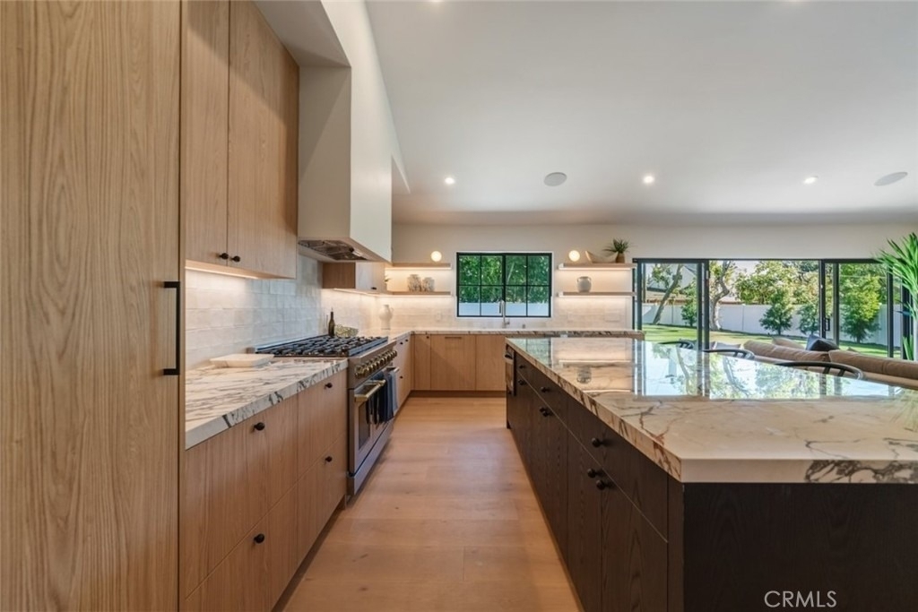 8960 Oak Park Avenue - Photo 9
