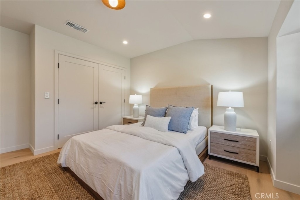 8960 Oak Park Avenue - Photo 23