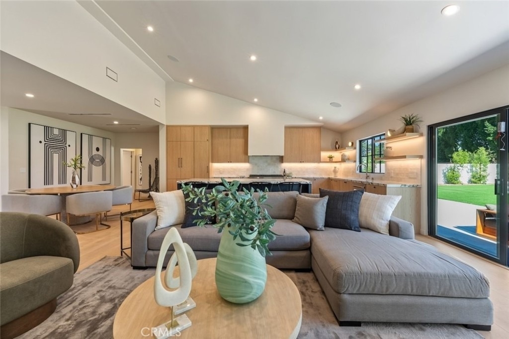 8960 Oak Park Avenue - Photo 12