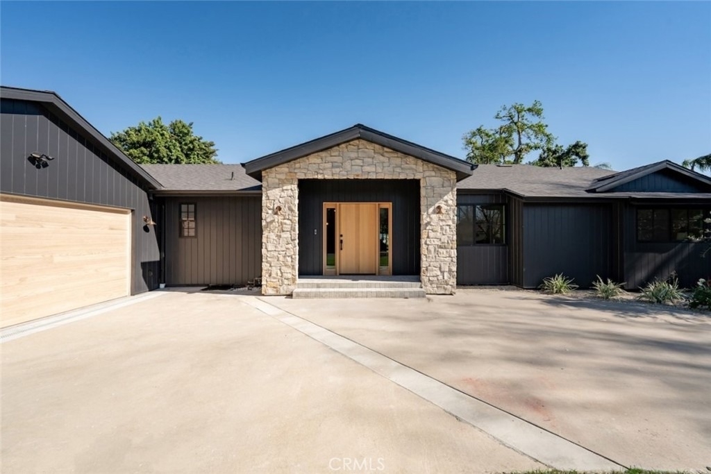 8960 Oak Park Avenue - Photo 5