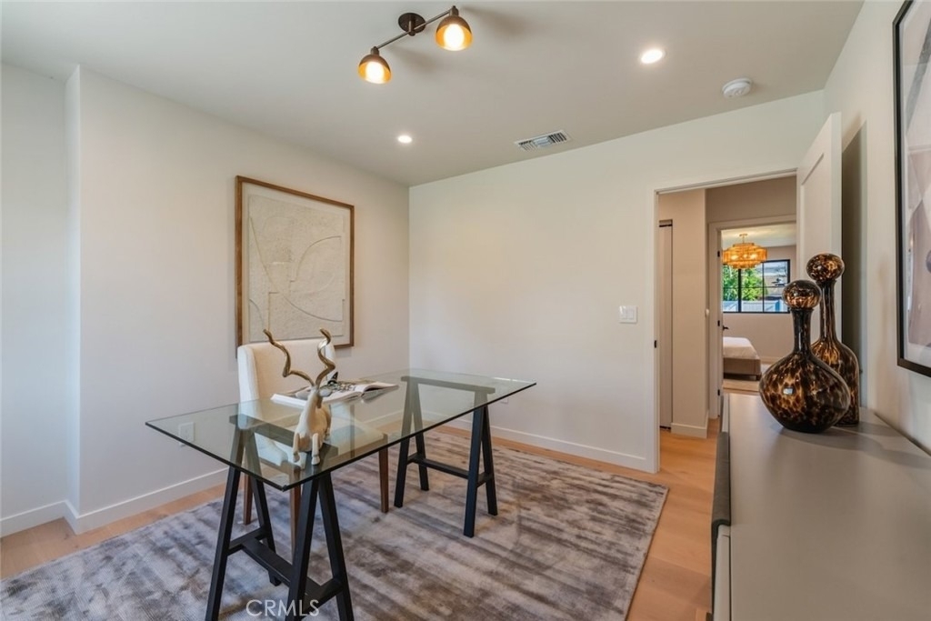 8960 Oak Park Avenue - Photo 18