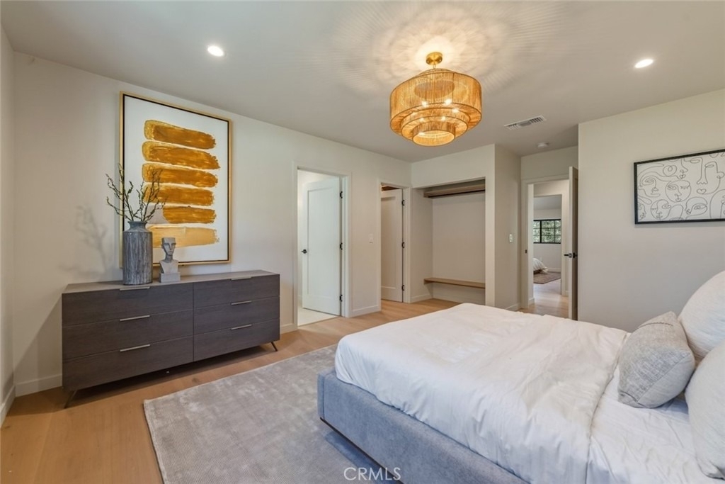 8960 Oak Park Avenue - Photo 32