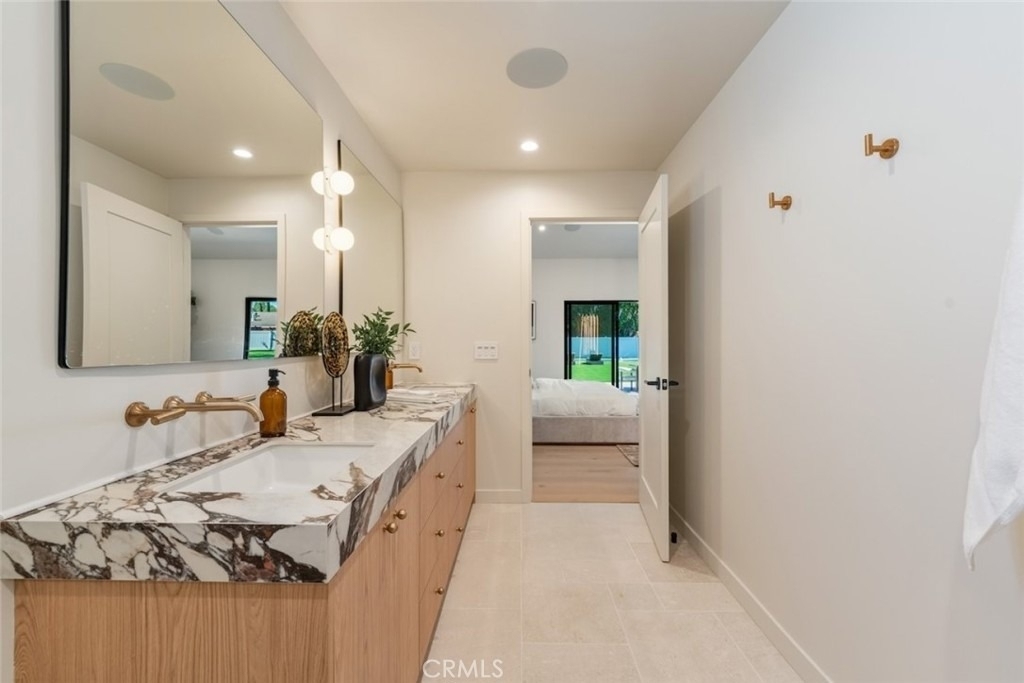 8960 Oak Park Avenue - Photo 51