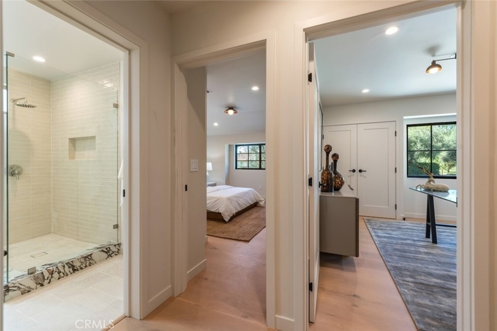 8960 Oak Park Avenue - Photo 38