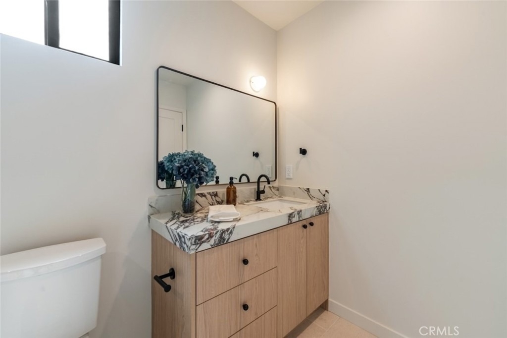 8960 Oak Park Avenue - Photo 36