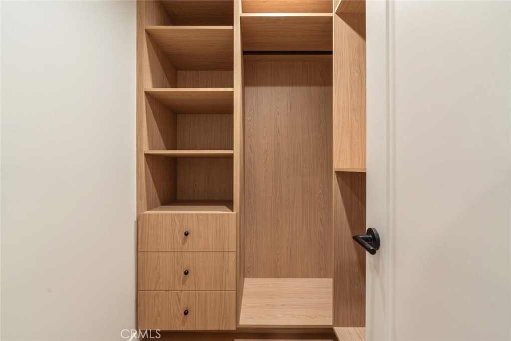 8960 Oak Park Avenue - Photo 37