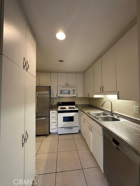 22137 Burbank - Photo 6