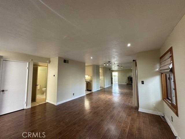 22137 Burbank - Photo 4