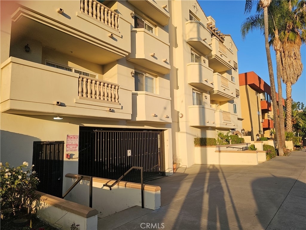 14343 Burbank Blvd. - Photo 1