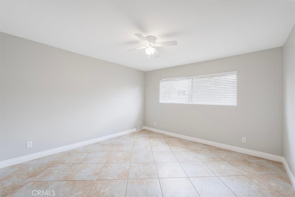5328 Newcastle Avenue - Photo 9