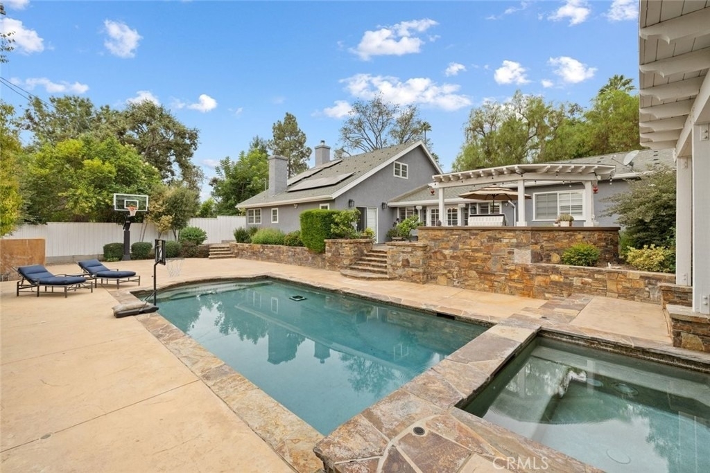 598 Encino Vista - Photo 2