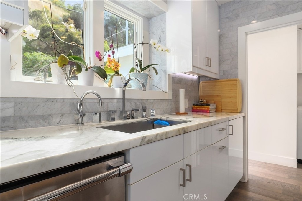 1633 N Beverly Drive - Photo 10