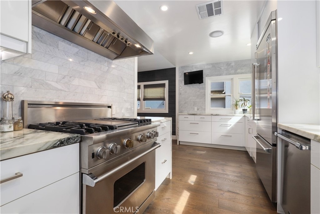 1633 N Beverly Drive - Photo 9