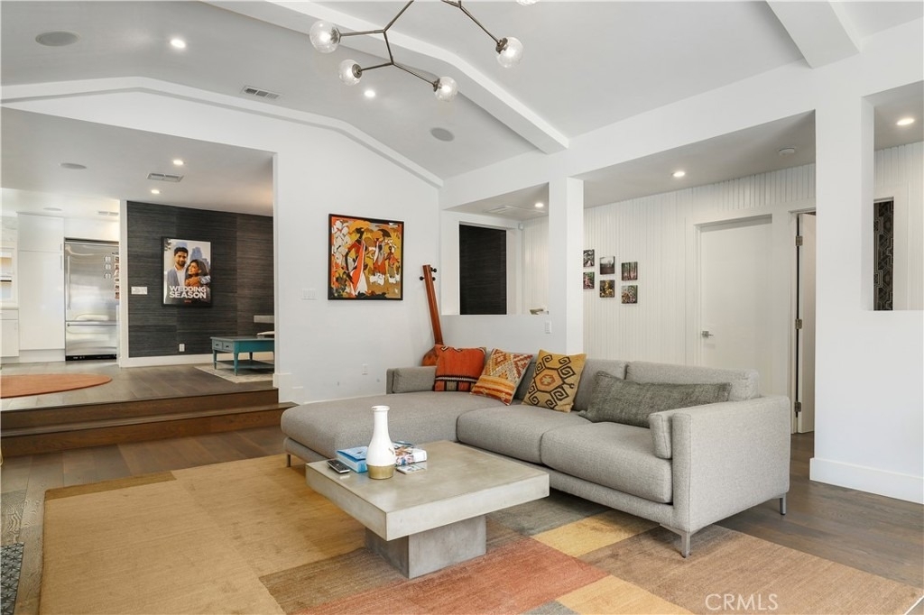 1633 N Beverly Drive - Photo 3