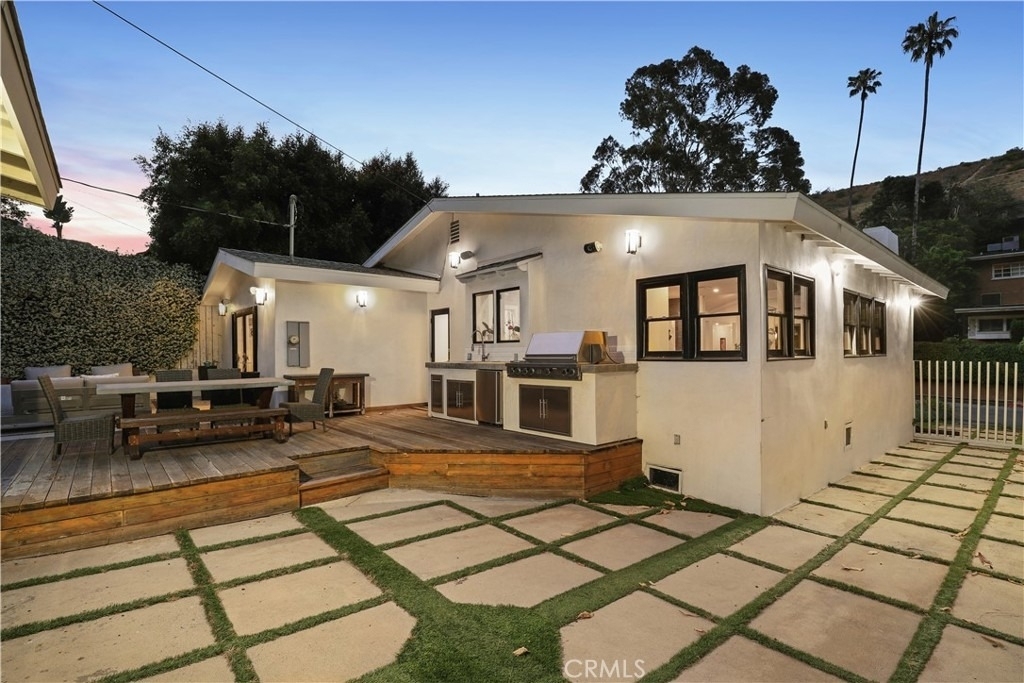 1633 N Beverly Drive - Photo 32