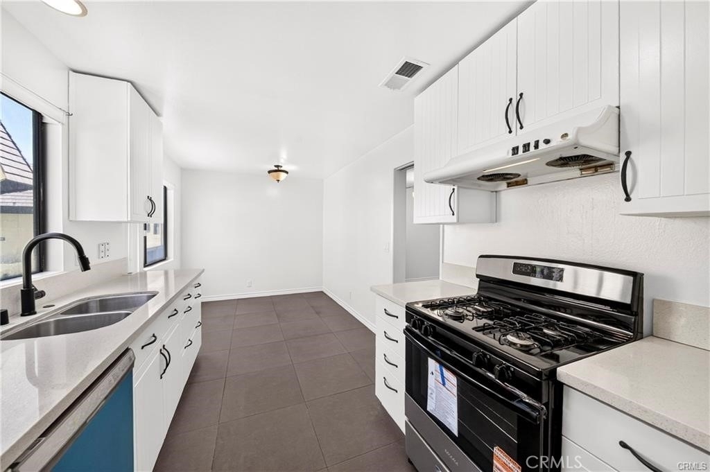 2615 Curtis - Photo 0