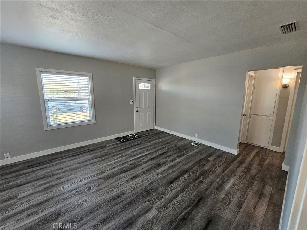 8844 Emerald Avenue - Photo 3