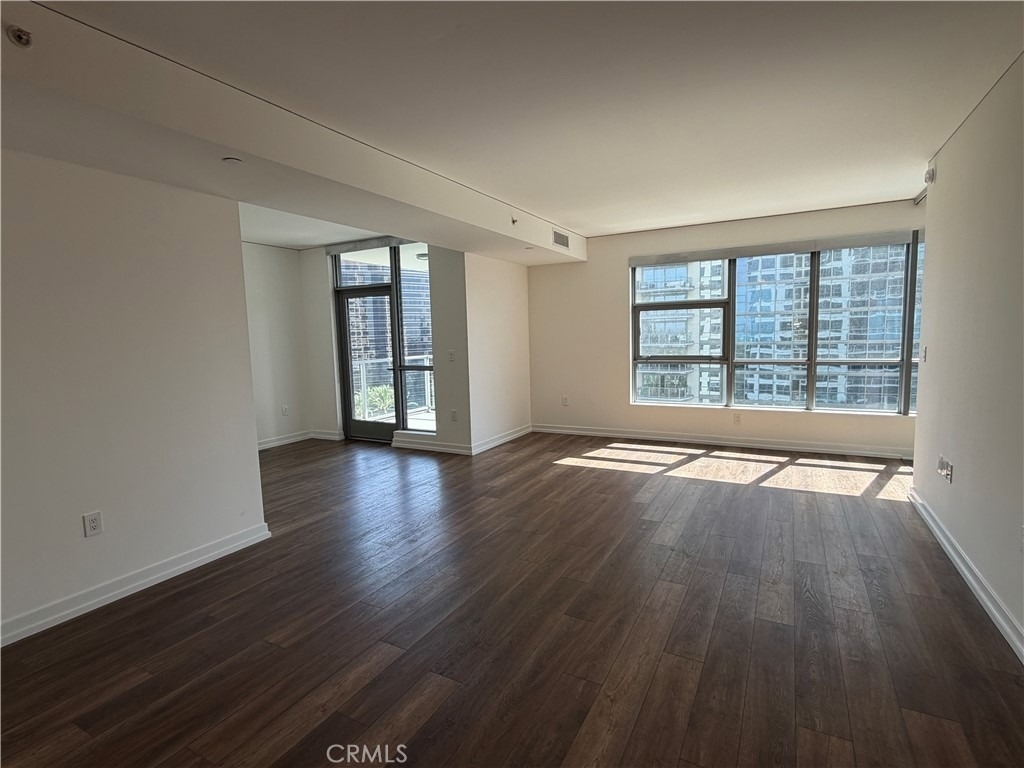 9 Macarthur Place, N. Unit 904 - Photo 4