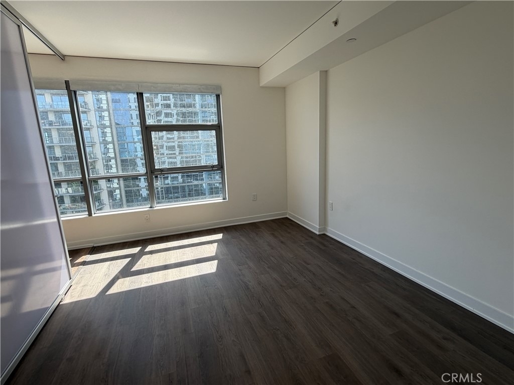 9 Macarthur Place, N. Unit 904 - Photo 14
