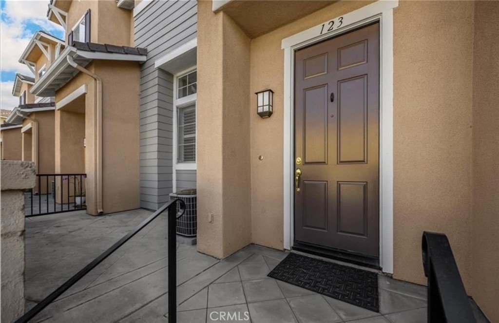 123 S Orange Ave - Photo 2