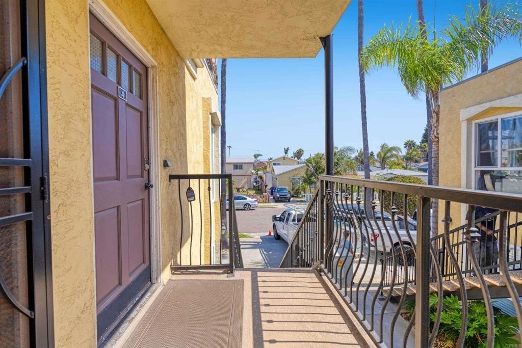 239 Ebony Avenue - Photo 4