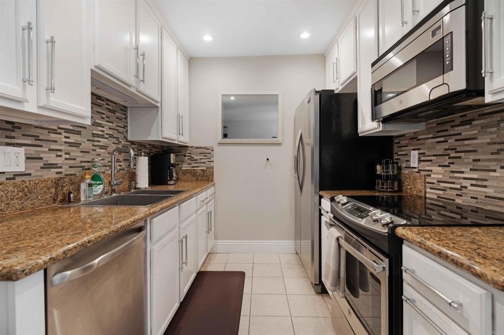 239 Ebony Avenue - Photo 10