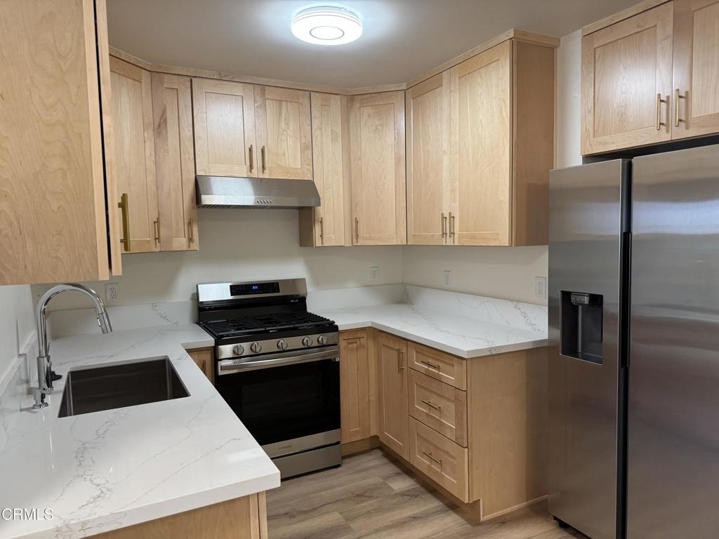 5663 Fountain Avenue - Photo 2