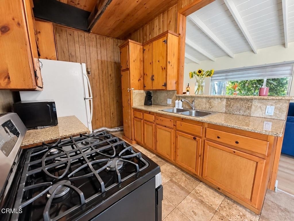7616 Greg Avenue - Photo 10