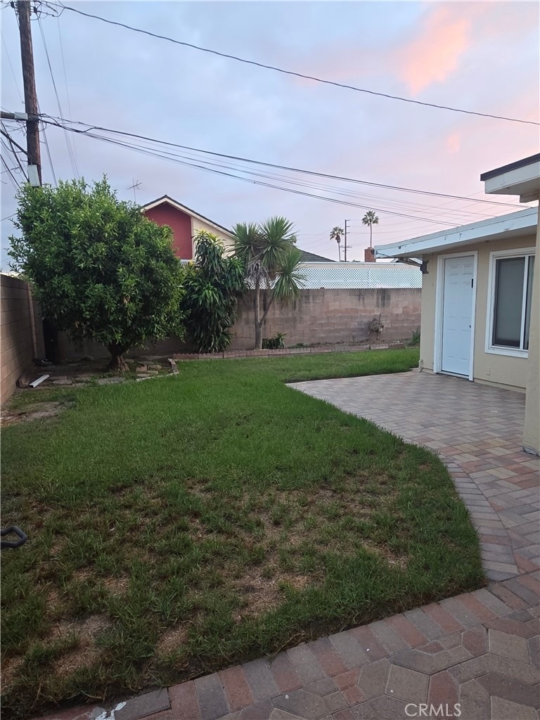 1710 E Fruit Street - Photo 0