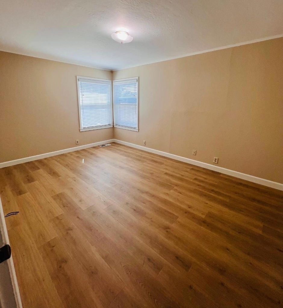 244 Brooklyn Avenue - Photo 5