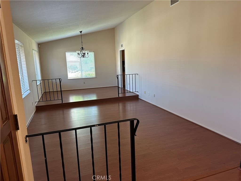 538 Iris Street - Photo 5