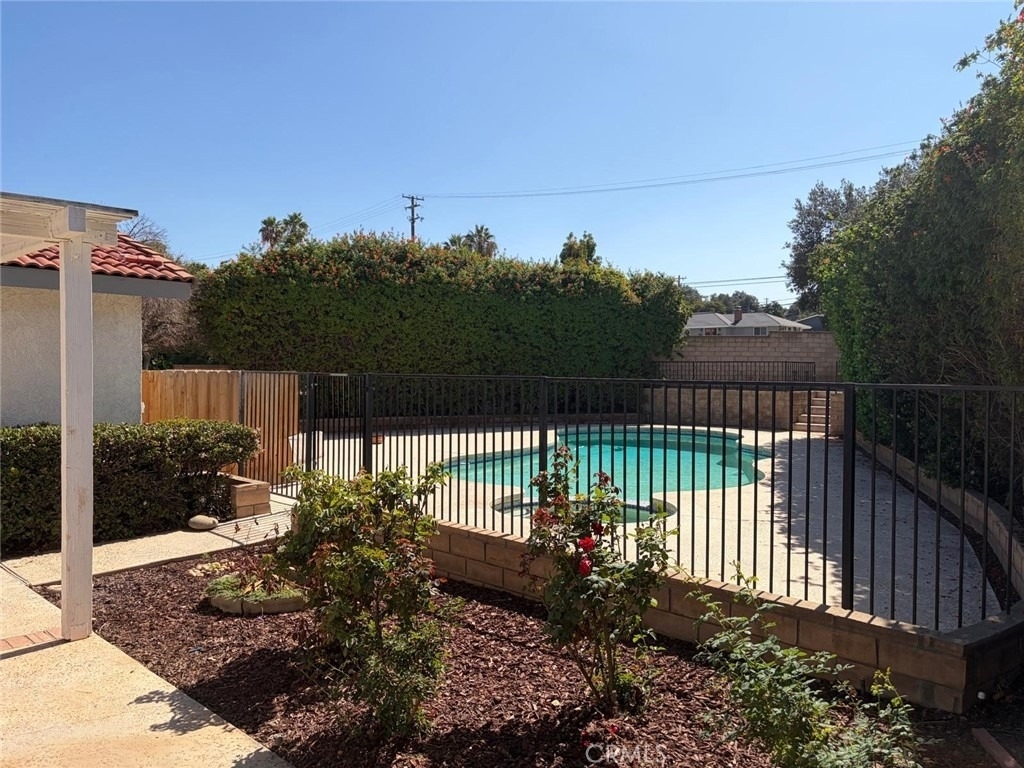 538 Iris Street - Photo 3