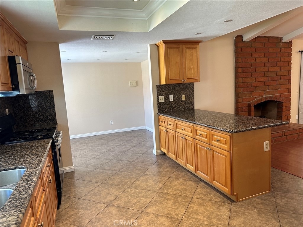 538 Iris Street - Photo 11