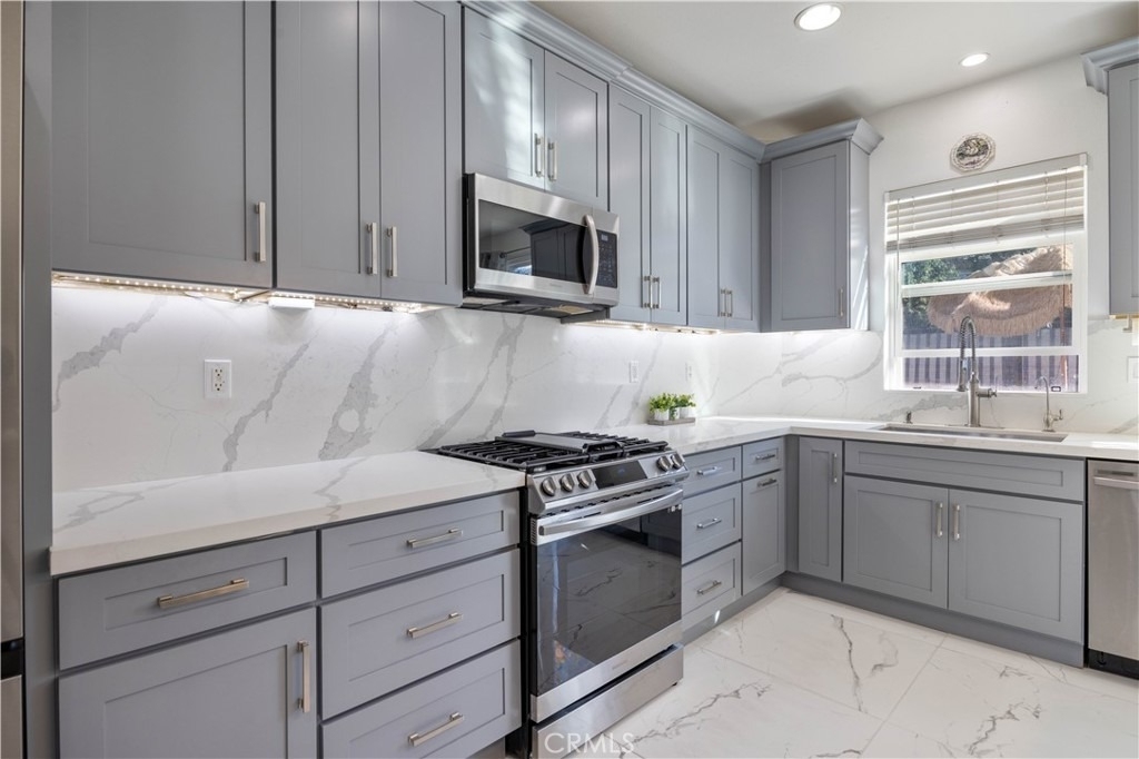 25090 Acorn Court - Photo 10