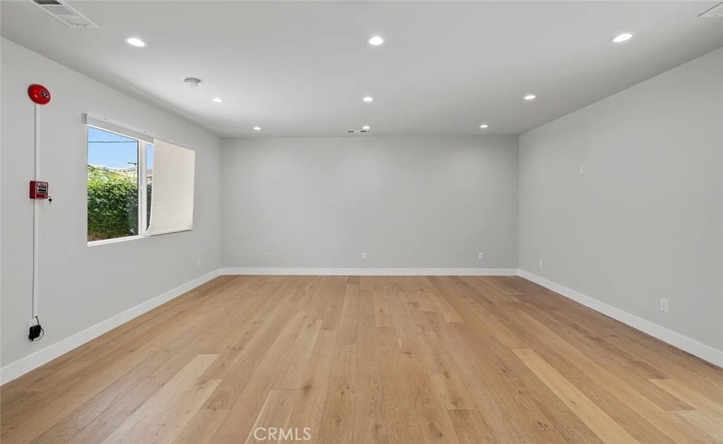 1525 N Screenland Drive - Photo 2