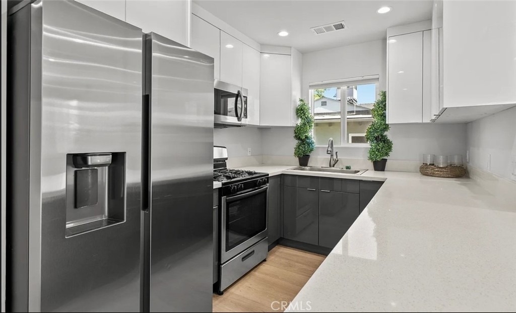 1525 N Screenland Drive - Photo 3