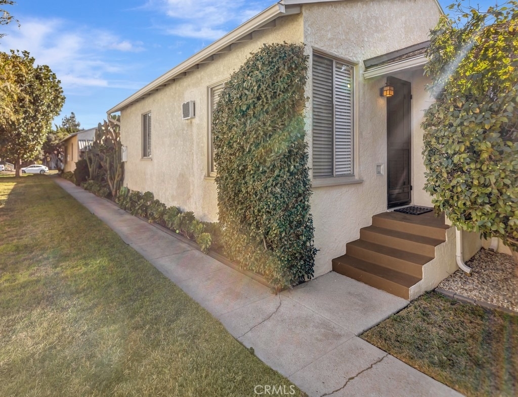557 Rosemary Lane - Photo 2