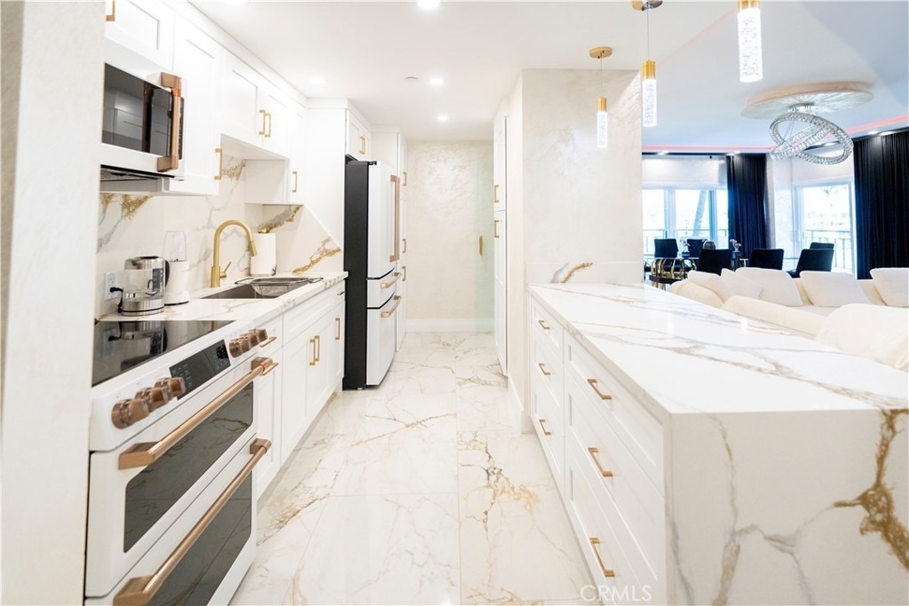 1155 N Brand Boulevard - Photo 3