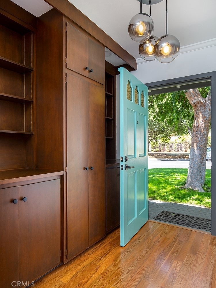1900 Sycamore Drive - Photo 2