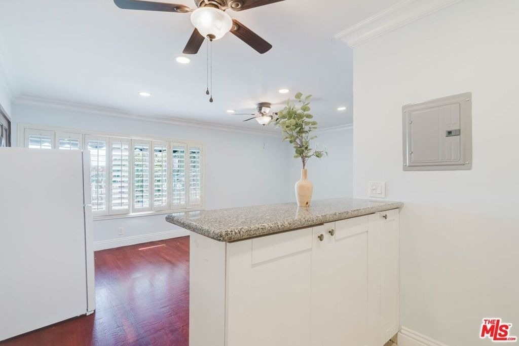 9031 Phyllis Avenue - Photo 6