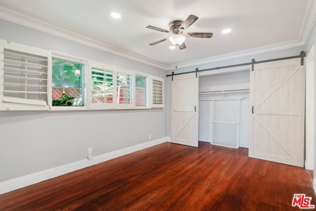 9031 Phyllis Avenue - Photo 7