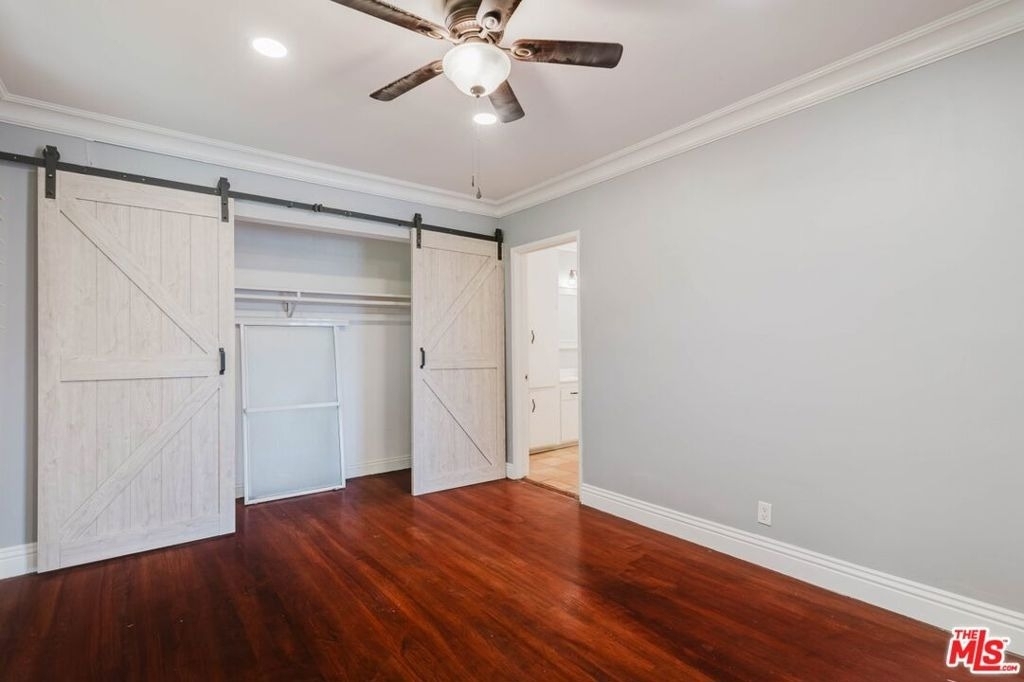 9031 Phyllis Avenue - Photo 8