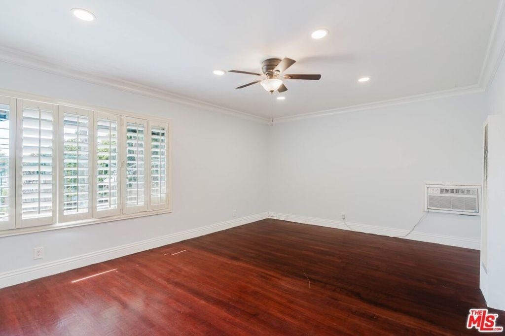 9031 Phyllis Avenue - Photo 3