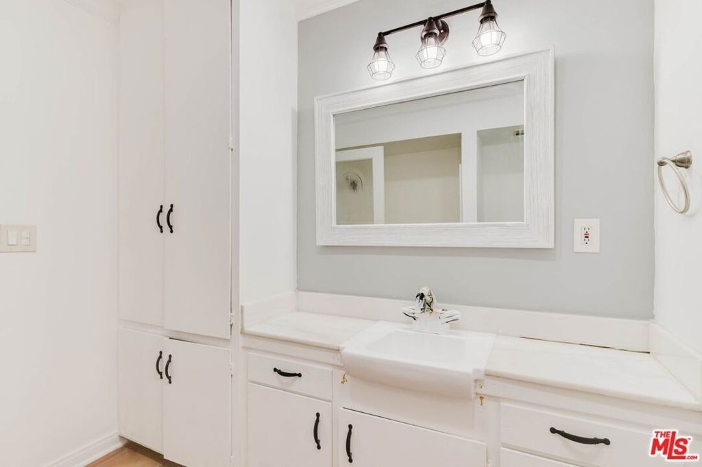 9031 Phyllis Avenue - Photo 10