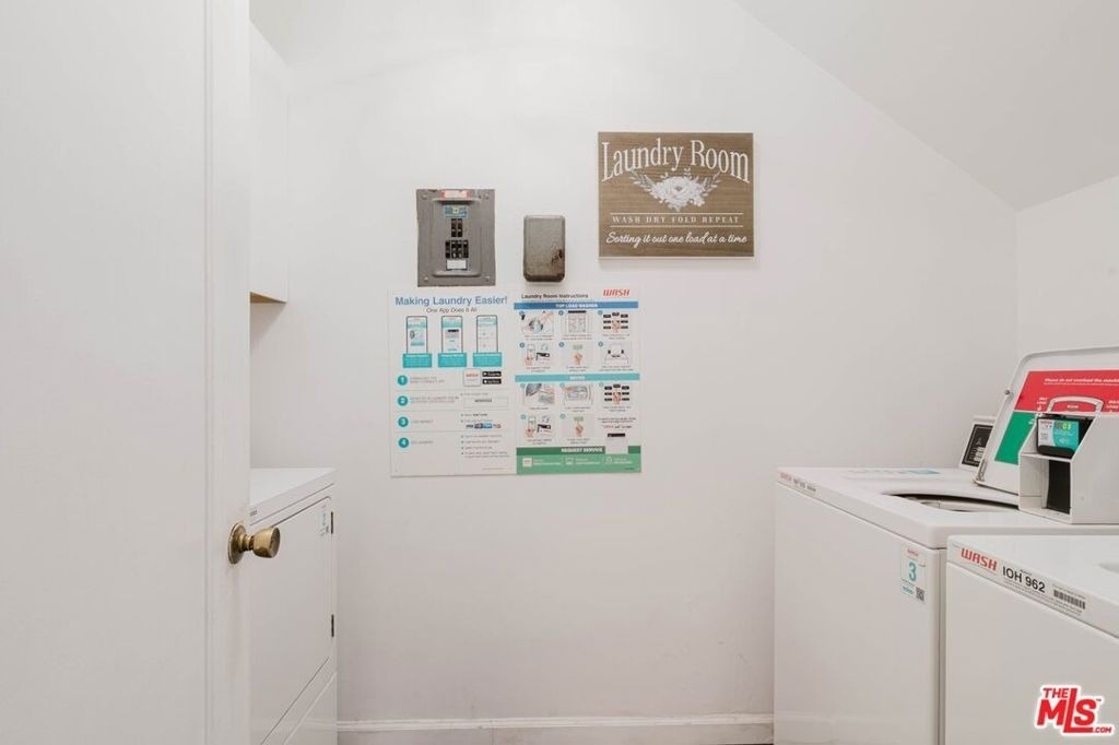9031 Phyllis Avenue - Photo 13