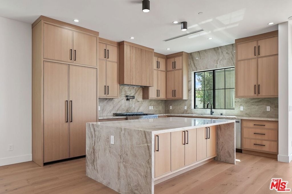5917 Rhodes Avenue - Photo 13