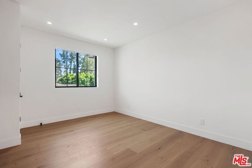 5917 Rhodes Avenue - Photo 31