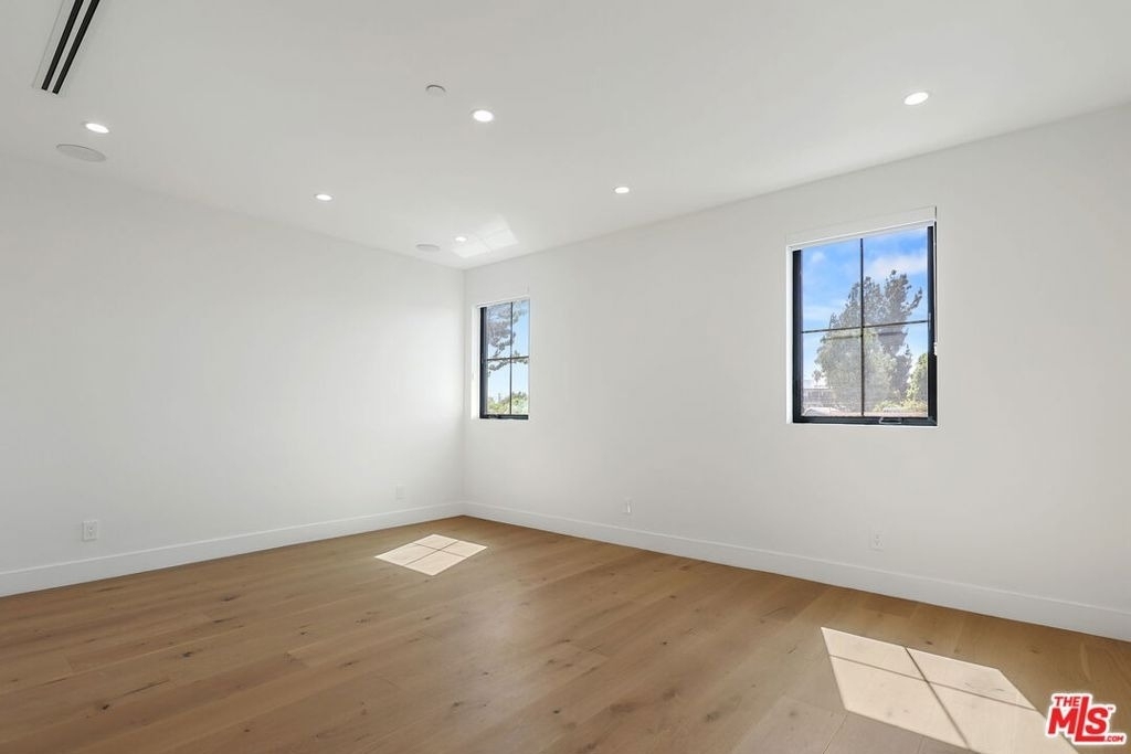 5917 Rhodes Avenue - Photo 23